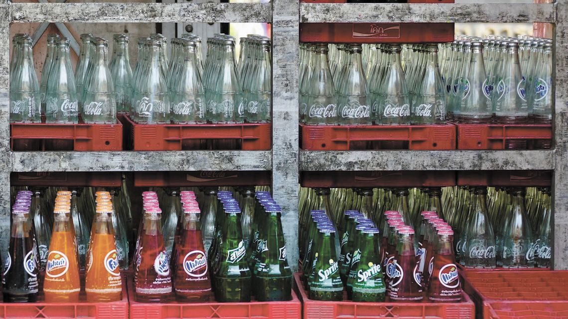 Zestaw "małpka z colą" drogi jak nigdy. Klient: "Będę kupował większy litraż"