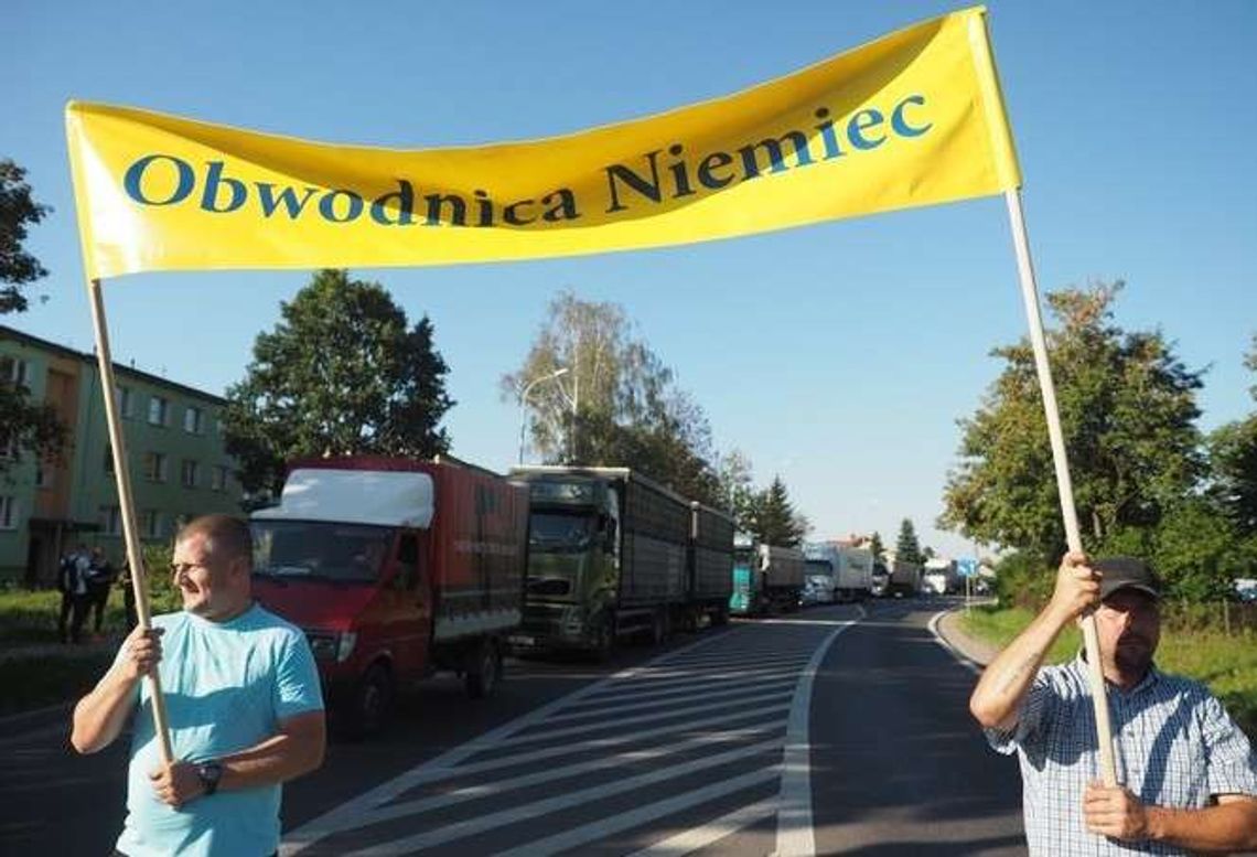 "Zginęło tu dwóch moich kolegów". Zablokowali drogę, bo domagają się budowy ekspresówki