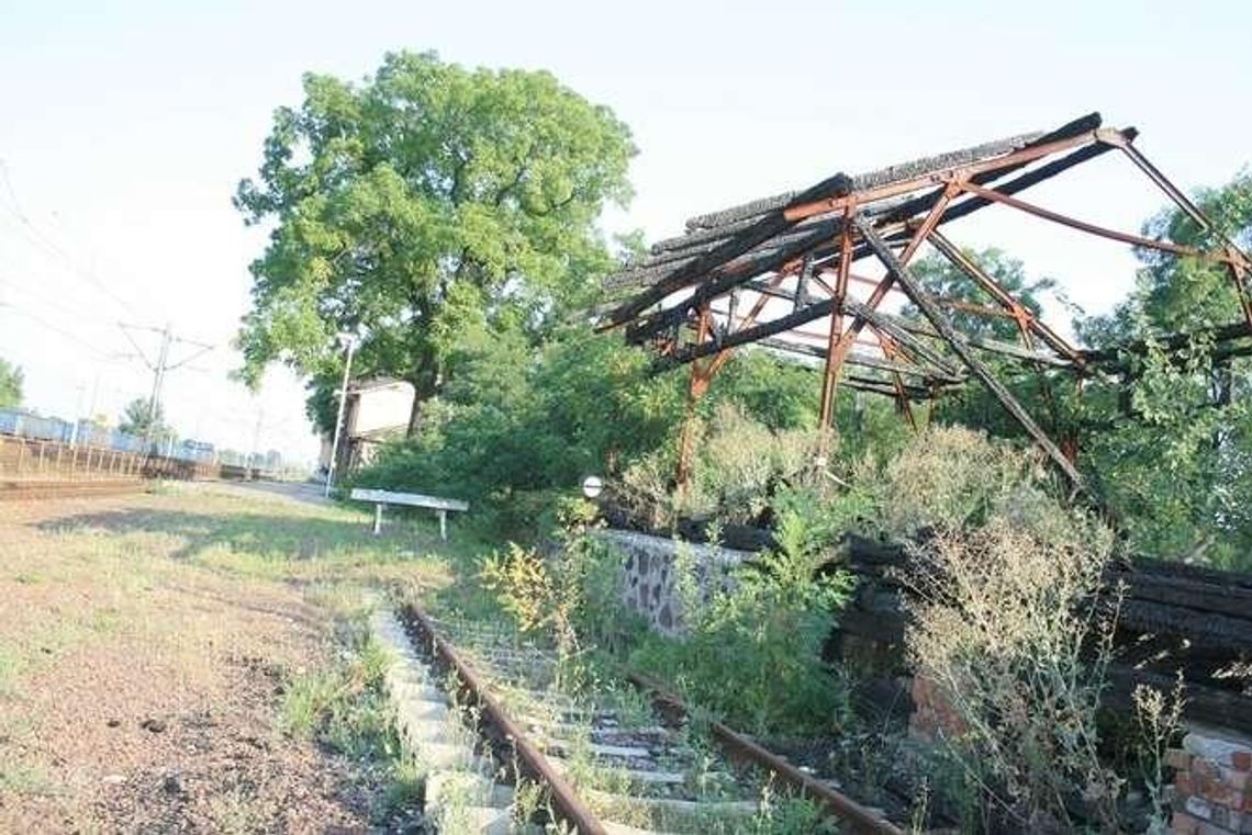 Zgliszcza straszą koło dworca