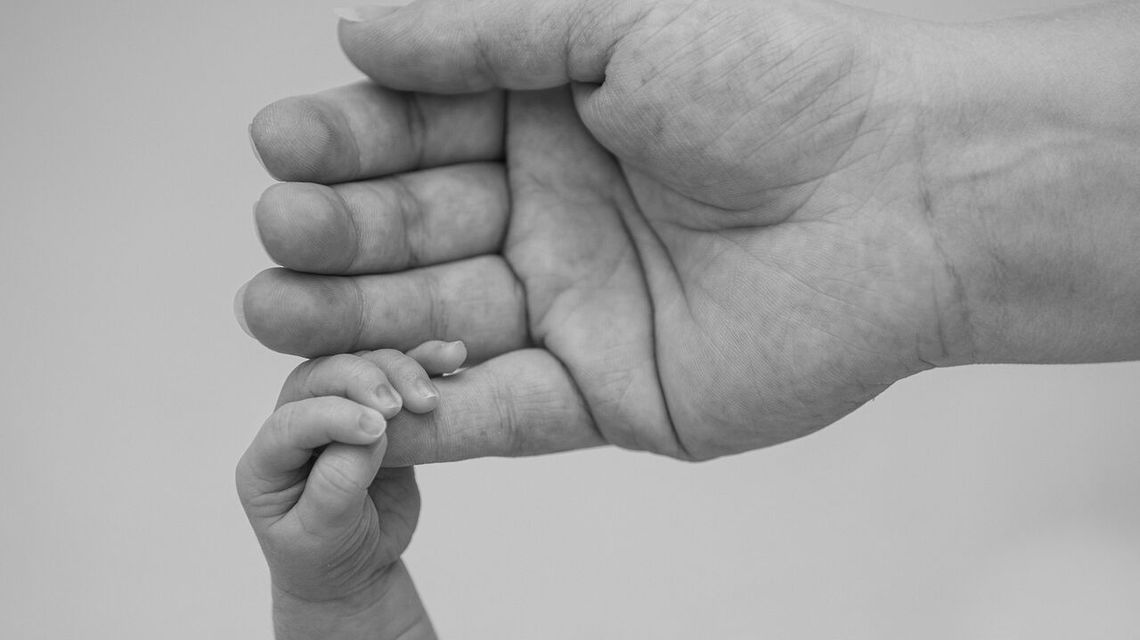 Zgłosiły pijącą matkę, same były nietrzeźwe i z dziećmi