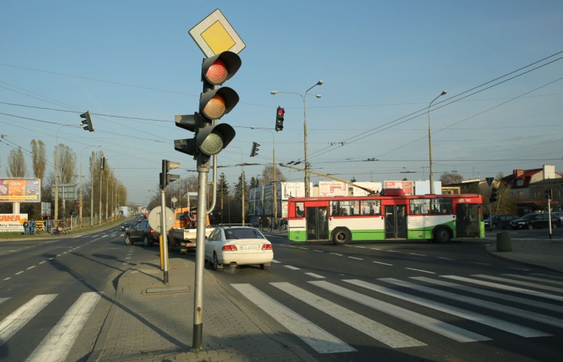 Zielona fala się oddala. System kierujący ruchem powstanie z opóźnieniem Zielona fala się oddala. System kierujący ruchem powstanie z opóźnieniem