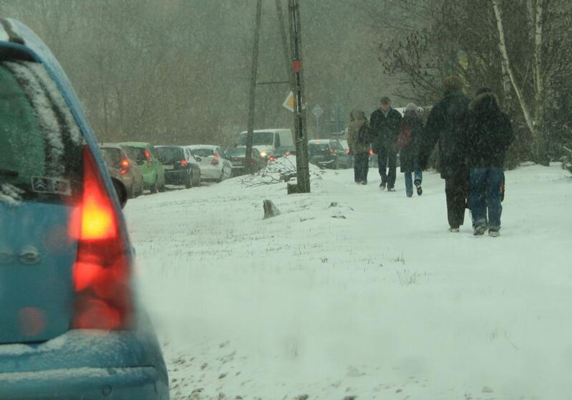 Zima nie daje o sobie zapomnieć. Trudne warunki na drogach (zdjęcia)