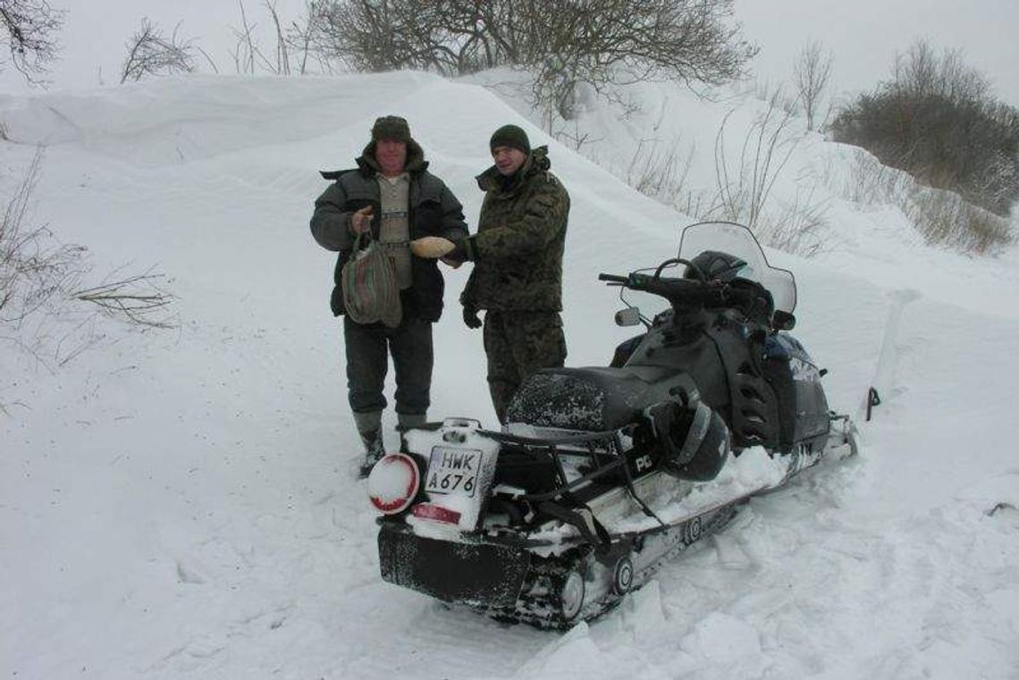 Zima trzyma, Straż Graniczna dowozi chleb Zima trzyma, Straż Graniczna dowozi chleb
