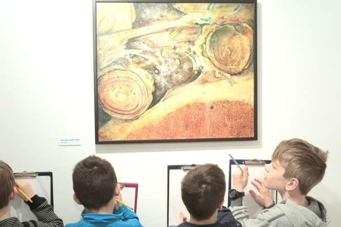 Zima w mieście. Młody muzealnik w dworku