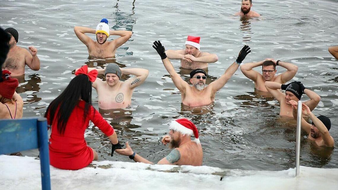 Zimno im niestraszne! Lubelskie morsy zanurzone po szyję w wodzie