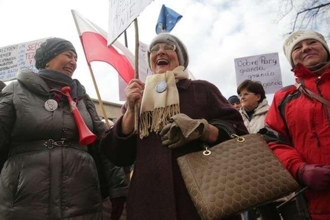 "Ziobro i Jaki razem do paki". Protest przeciwko zmianom w Krajowej Radzie Sądownictwa "Ziobro i Jaki razem do paki". Protest przeciwko zmianom w Krajowej Radzie Sądownictwa