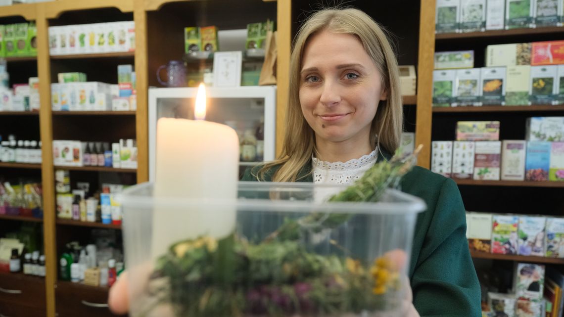 Zioła, czas i natura. Jak robi się mieszanki ziołowe z miłością