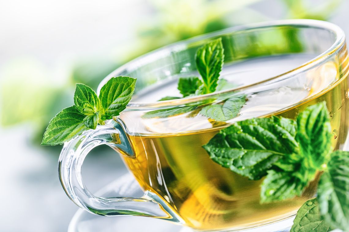 Zioła na „ciężki brzuch” - naturalna pomoc po obiedzie