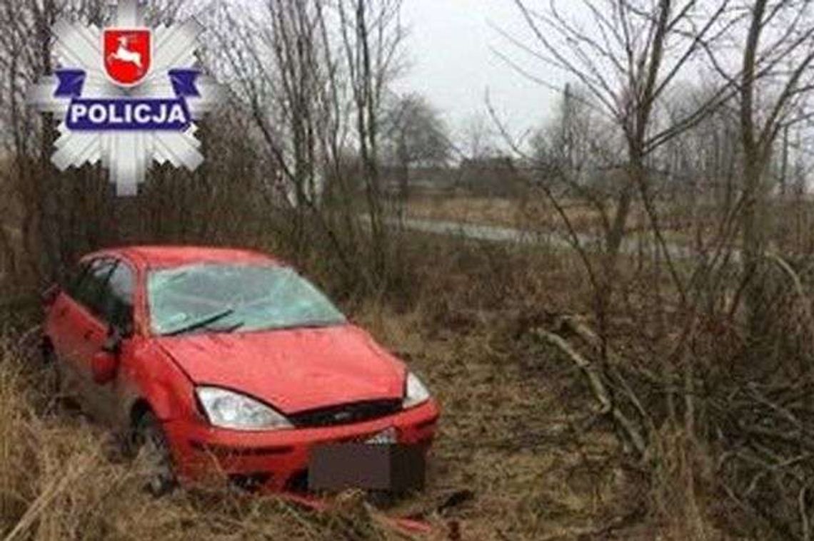 Zjeżdżała fordem z górki. Wpadła do rowu 