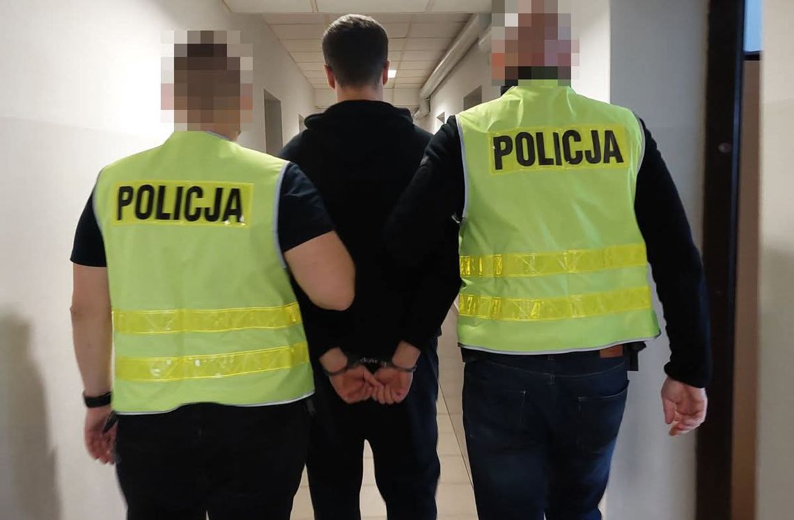Złapali go w oknie. Kryminalni zatrzymali 23-latka ściganego listem gończym