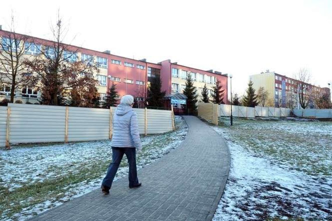 Zlikwidowali boisko, zbudują dom seniora obok szkoły. Niektórzy mieszkańcy zaskoczeni