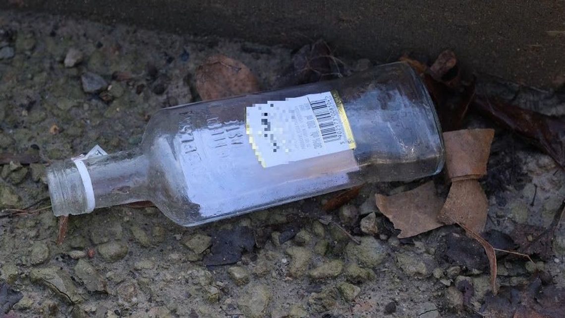 Złodziej miał wyjątkowego pecha. Uciekając z wódką ze sklepu złamał nogę