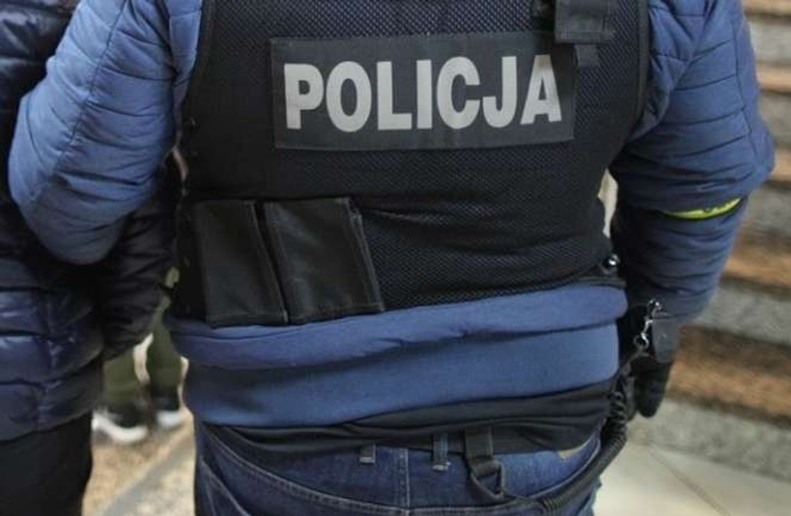 Złodziej schował się w toalecie i czekał do zamknięcia sklepu. Jego plan nie wypalił