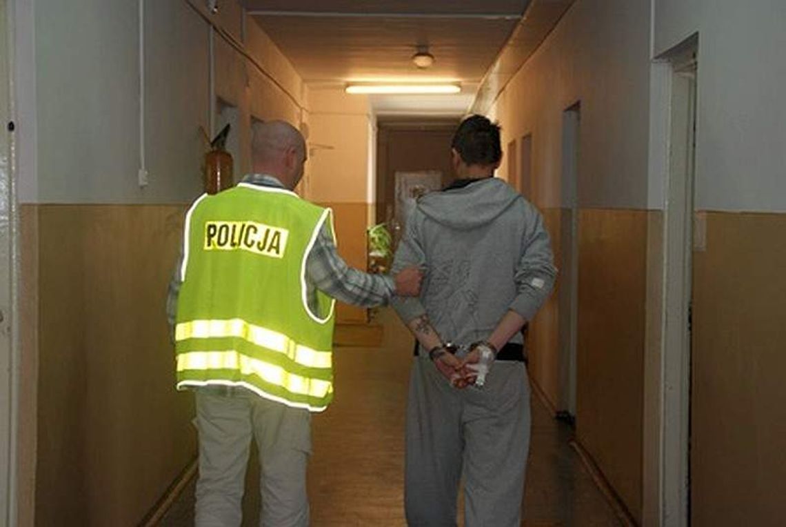 Złodzieje podczas ucieczki porzucili niemowlę. Tata wrócił do sklepu