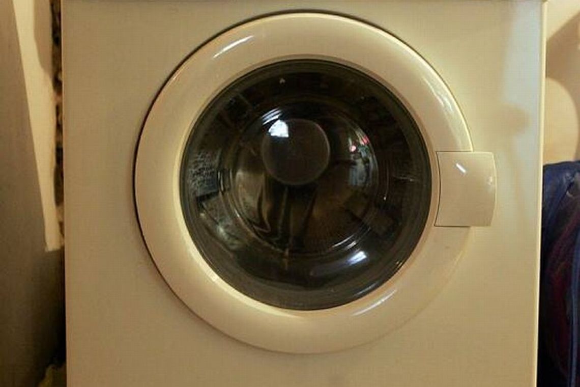 Złodzieje ukradli pralkę kobiecie, która się przeprowadzała