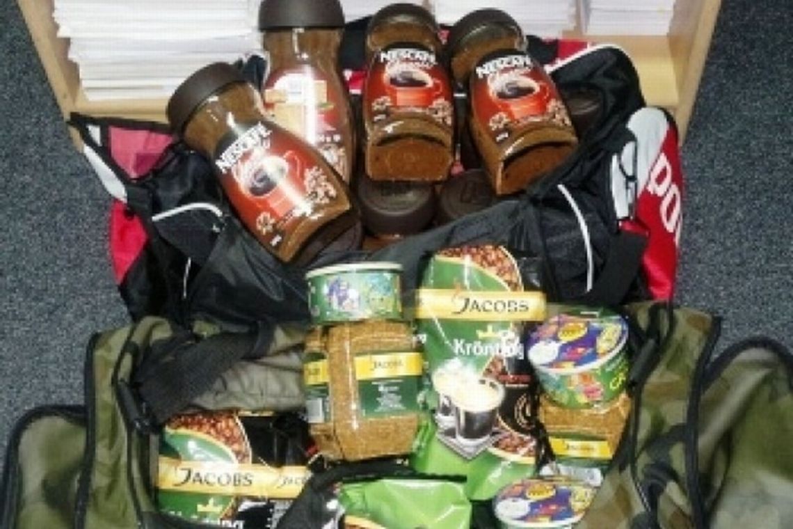 Złodzieje wpadli po kawę do supermarketu