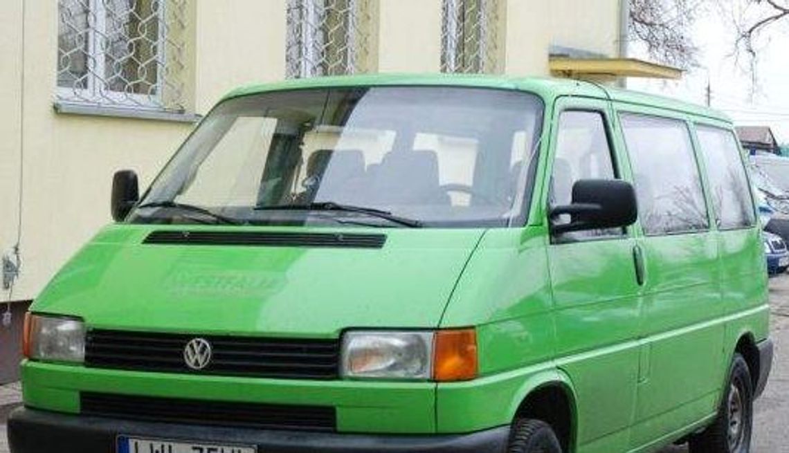 Złodzieje zdemontowali lusterko i kierunkowskazy z busa. Grozi im 5 lat więzienia