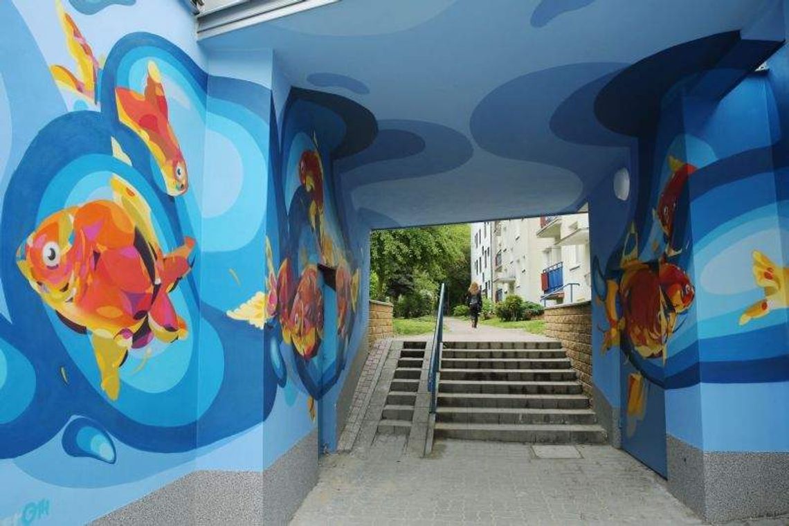 Złote rybki na blokach. Nowe murale na LSM Złote rybki na blokach. Nowe murale na LSM