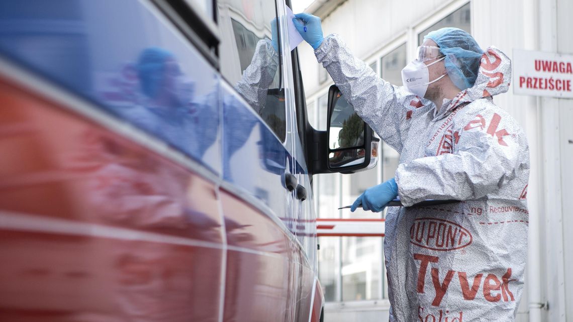 Zmarło 18 pacjentów zakażonych koronawirusem w Polsce. Najmłodsza osoba miała 31 lat Zmarło 18 pacjentów zakażonych koronawirusem w Polsce. Najmłodsza osoba miała 31 lat