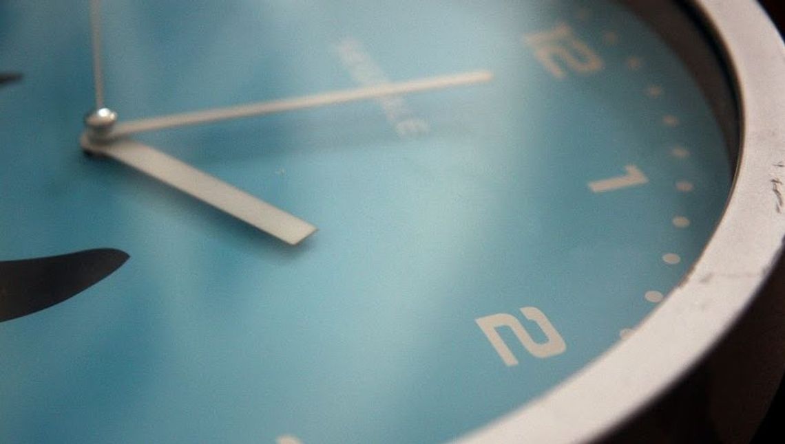 Zmiana czasu na zimowy 2018. Kiedy i o której przestawiamy zegarki? Czy to ostatni raz?