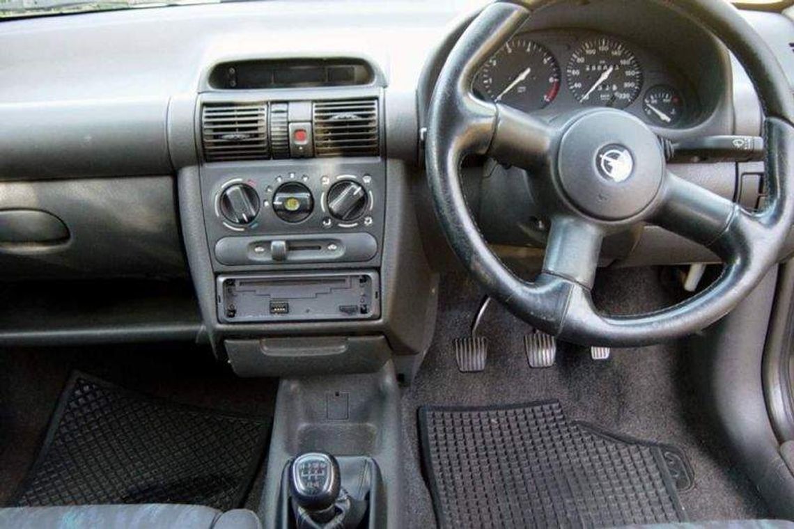 Zmiana w przepisach. Zarejestrujesz auto z kierownicą po prawej stronie