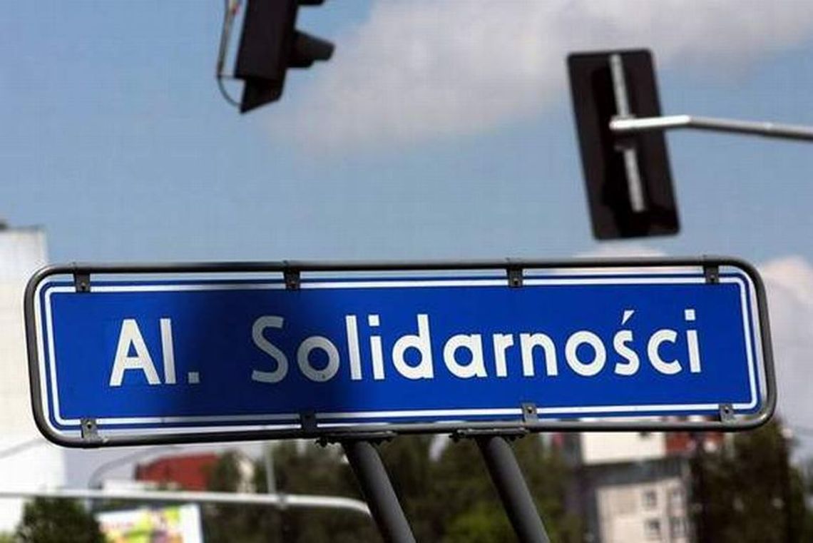 Zmiany na al. Solidarności: Z jezdni na jezdnię Zmiany na al. Solidarności: Z jezdni na jezdnię