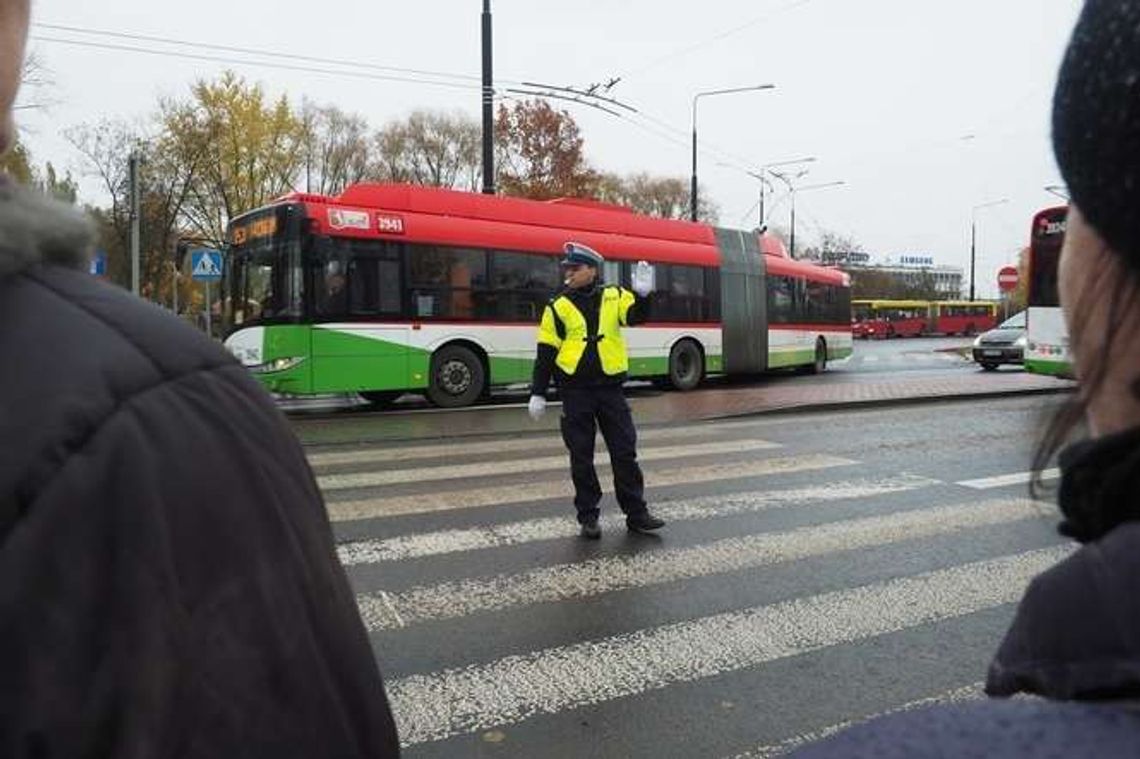 Zmiany w organizacji ruchu przy cmentarzach. Sprawdź, jak dojechać