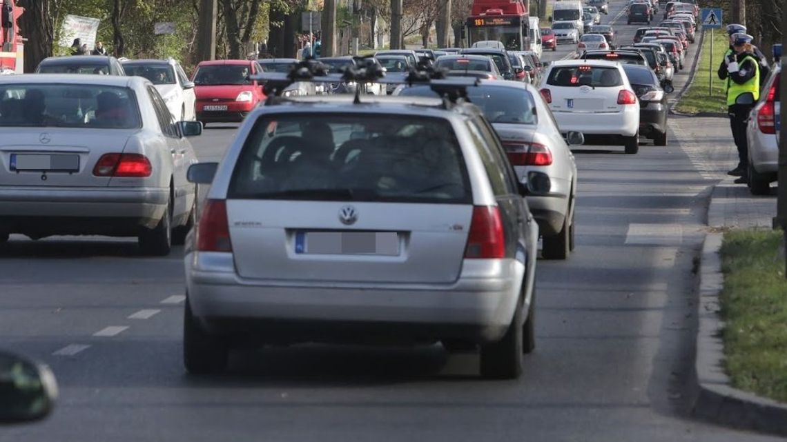 Zmiany w prawie drogowym. Jazda "na suwak" będzie obowiązkowa? [wideo]
