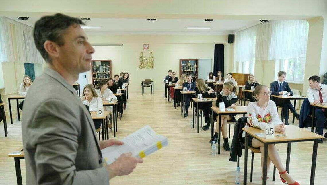 Zmiany w szkolnictwie. Nauczyciele zarobią więcej Zmiany w szkolnictwie. Nauczyciele zarobią więcej