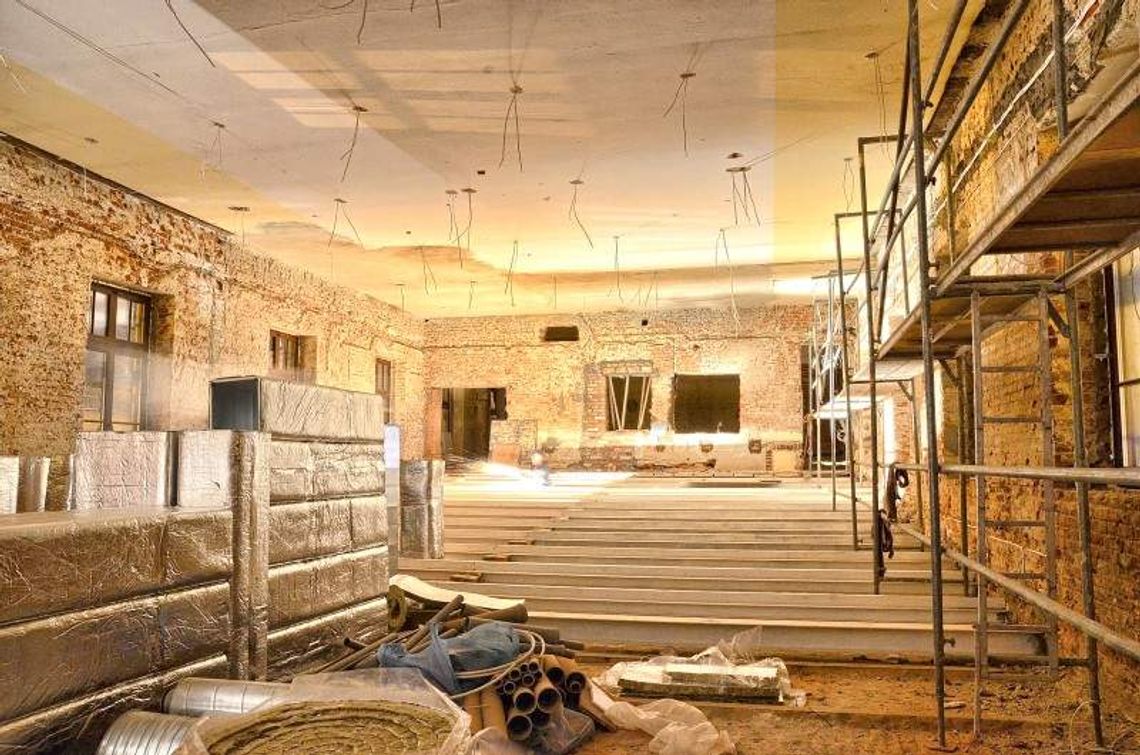 Zmieniają halę w ośrodek kultury. Remont się przedłuża Zmieniają halę w ośrodek kultury. Remont się przedłuża