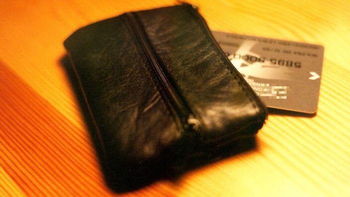 Znalazł czyjś portfel. Zamiast go zwrócić policji, poszedł na zakupy