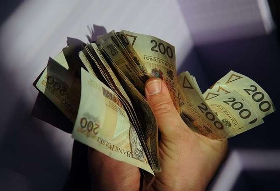 Znalazła 4 tys. zł i zaniosła na policję