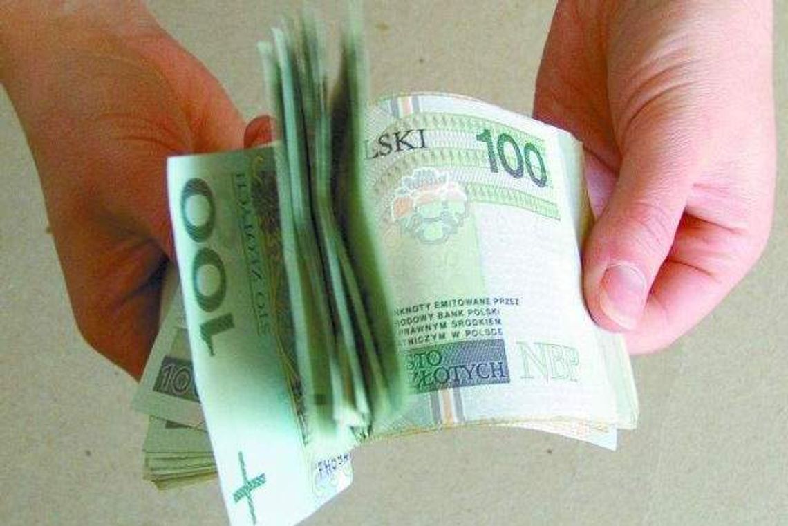 Znaleźli pieniądze i odnieśli je policji. Gotówka czeka