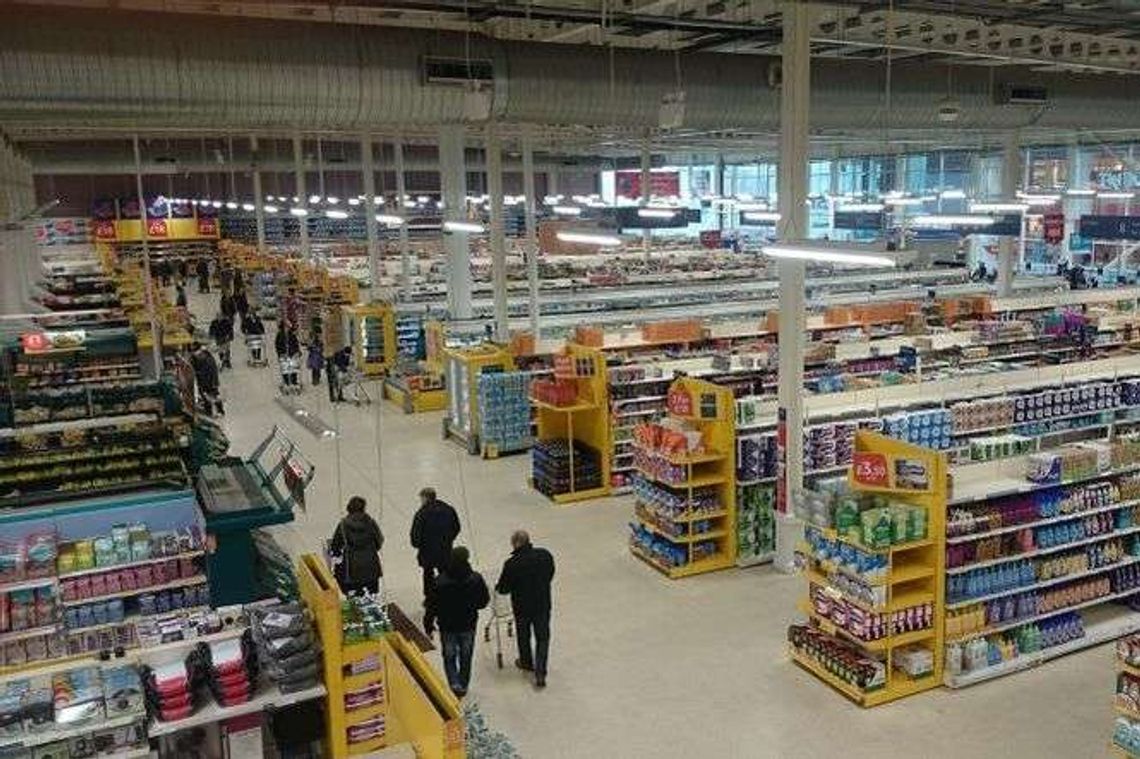 Znana sieć zamknie 18 marketów w Polsce [lista]
