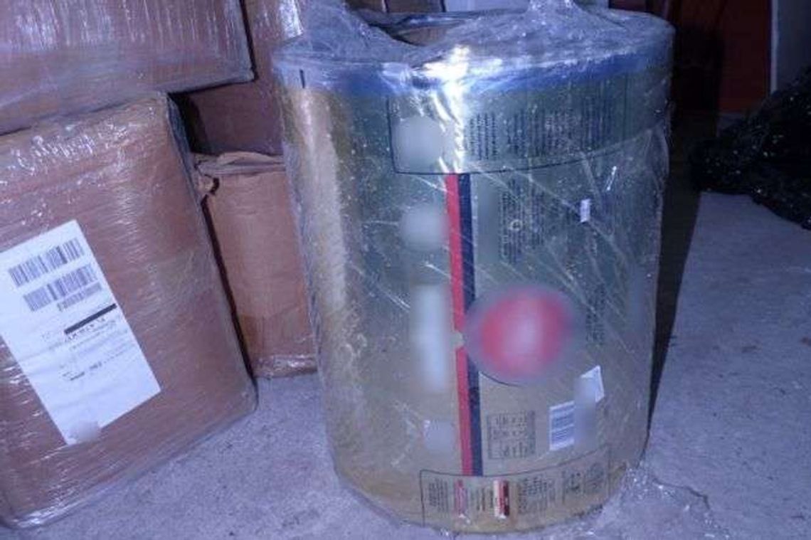 Znana włoska kawa podrabiana w Polsce. Policjanci znaleźli 24 tony Znana włoska kawa podrabiana w Polsce. Policjanci znaleźli 24 tony