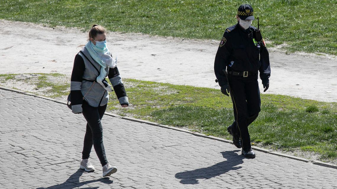 Zniesiono zakaz przemieszczania się i przebywania w miejscach publicznych. Co jeszcze się zmienia?