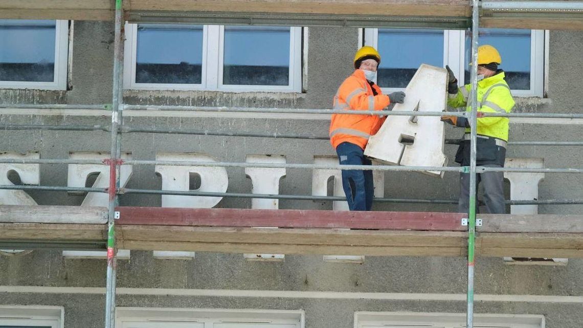 Zniknął napis ze szpitala przy ul. Jaczewskiego w Lublinie. Wisiał tu 56 lat [zdjęcia]