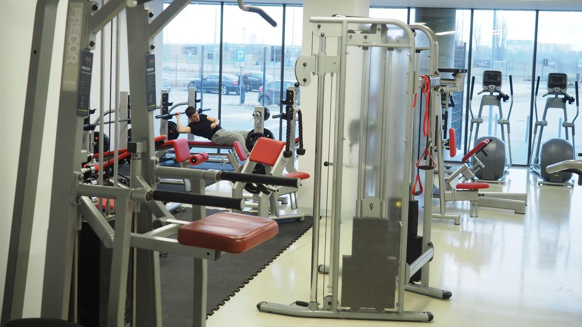 Zniosą kolejne obostrzenia. Chodzi o otwarcie kin i siłowni, organizację wesel oraz noszenie maseczek