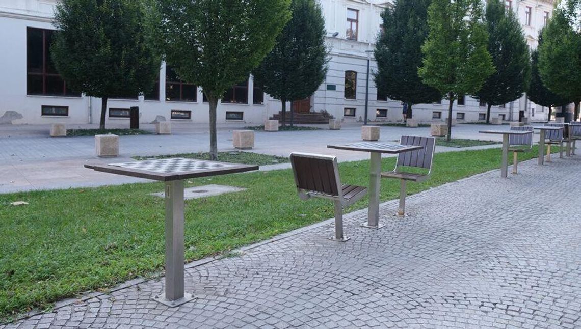 Zniszczone stoły, krzesełka do gry w szachy i warcaby już nie będą straszyły. Wiemy, kiedy zostaną naprawione Zniszczone stoły, krzesełka do gry w szachy i warcaby już nie będą straszyły. Wiemy, kiedy zostaną naprawione