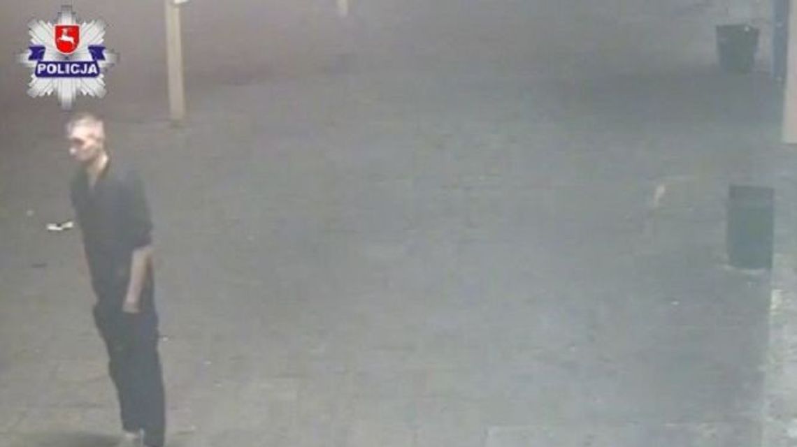 Zniszczył autobusy na dworcu. Poszukuje go policja [wideo]