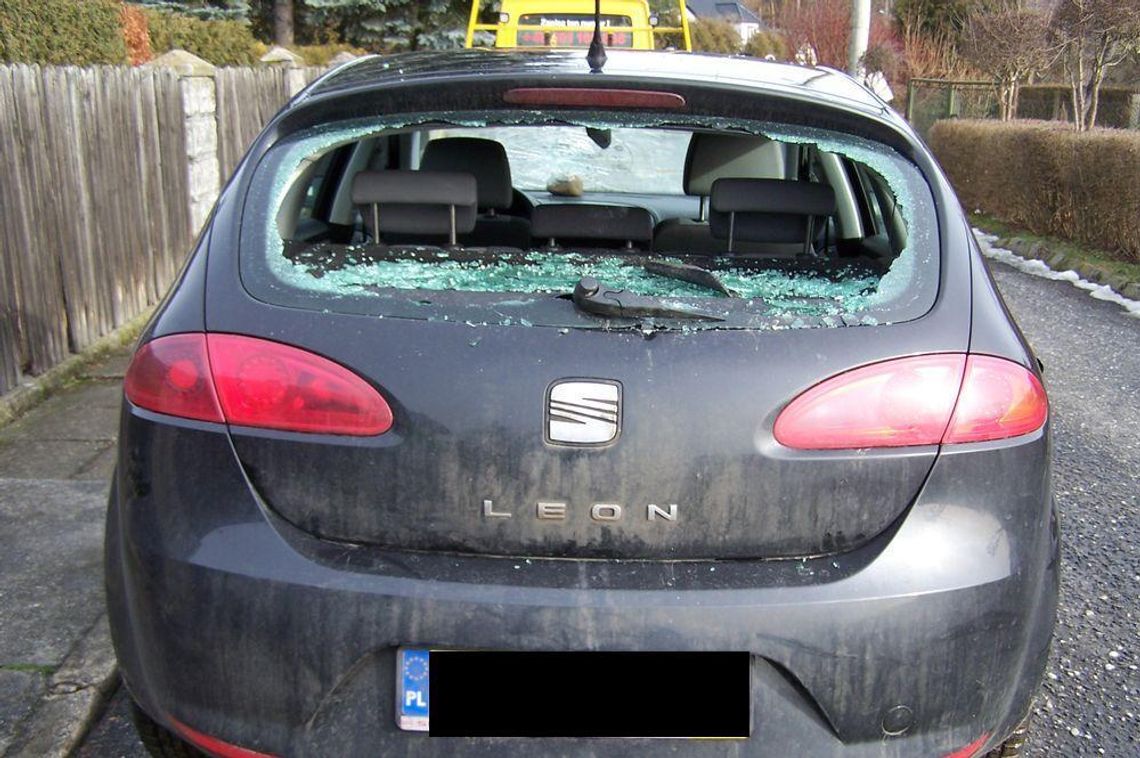 Zniszczyli auto, bo… nie lubią sąsiada
