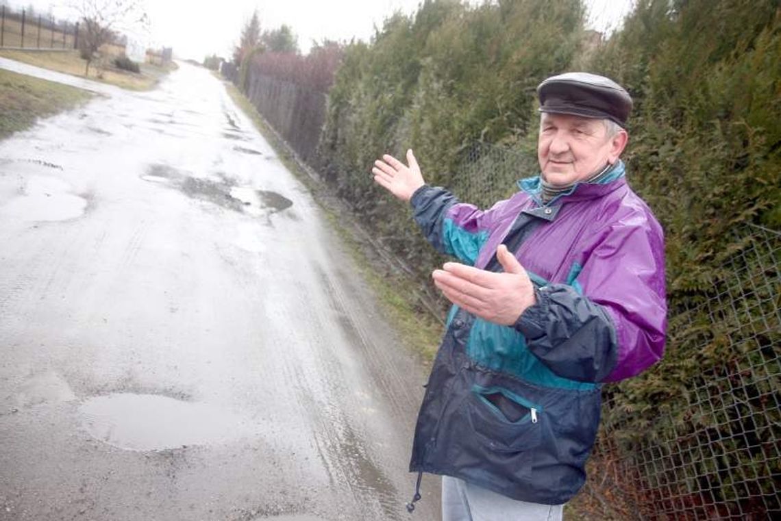 Zniszczyli im drogę podczas budowy obwodnicy. Do dziś czekają na remont Zniszczyli im drogę podczas budowy obwodnicy. Do dziś czekają na remont