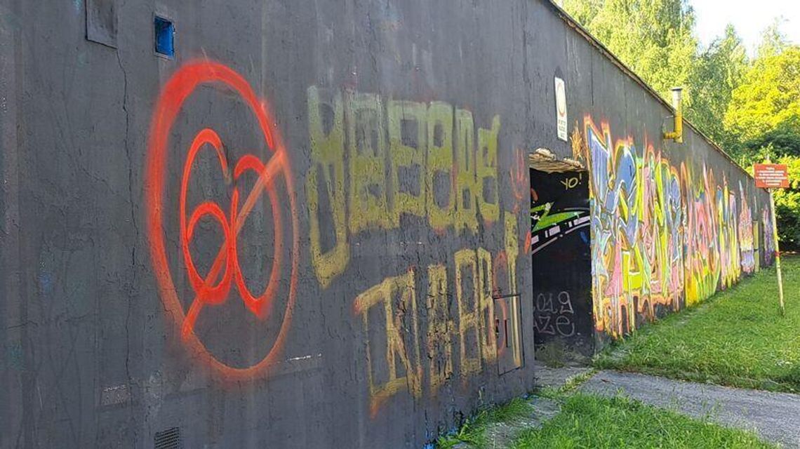 Zniszczyli mural wdzięczności. Wandale w rękach policji 