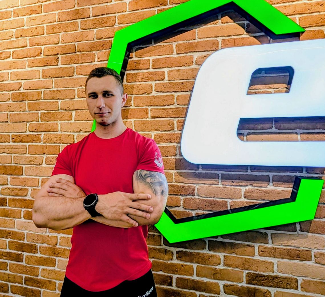 Zobacz, jak schudł 13.5 kg bez codziennego treningu. Zobacz, jak schudł 13.5 kg bez codziennego treningu.