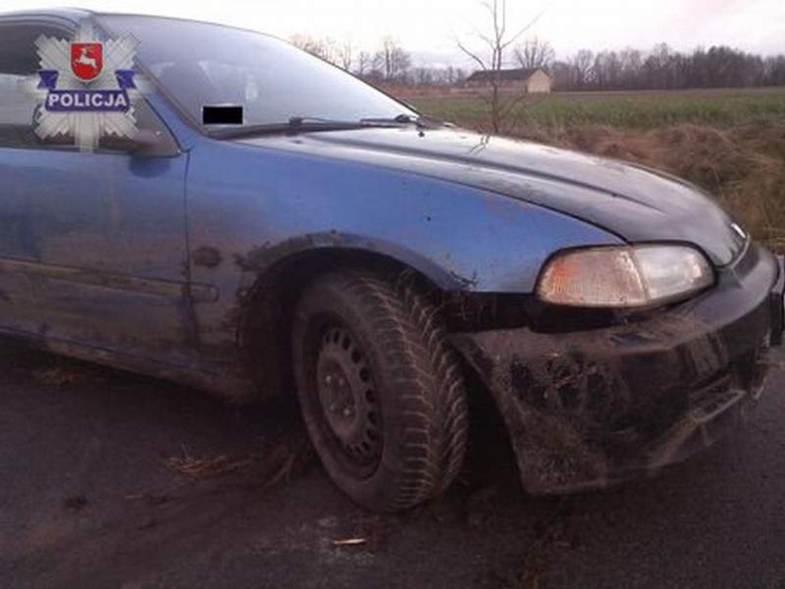 Zobaczył auto w rowie, chciał pomóc. Został pobity