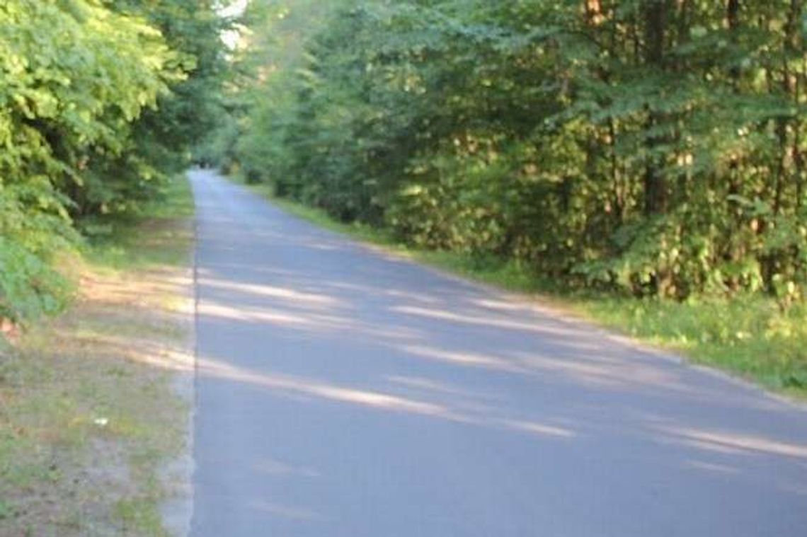 Zobaczył kobietę przy drodze, na szczęście zawrócił. To mogło uratować jej życie