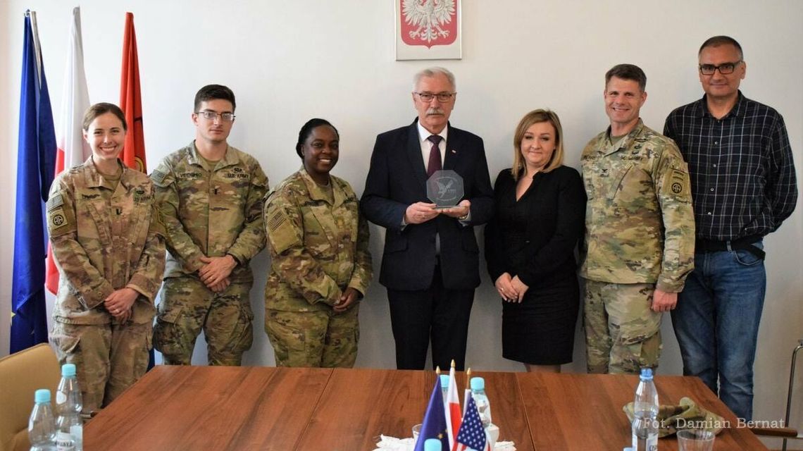 Żołnierze USA wyjeżdżają spod Zamościa, ale "śmierć z przestworzy" nie opuszcza Polski Żołnierze USA wyjeżdżają spod Zamościa, ale "śmierć z przestworzy" nie opuszcza Polski