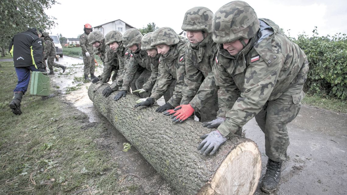 Żołnierze WOT pomagają poszkodowanym mieszkańcom. Jak jest organizowana akcja?
