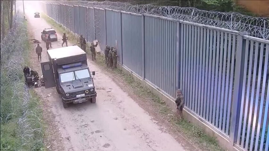 Żołnierze zakuci w kajdanki. Szef MON: Zatrzymanie bulwersuje 