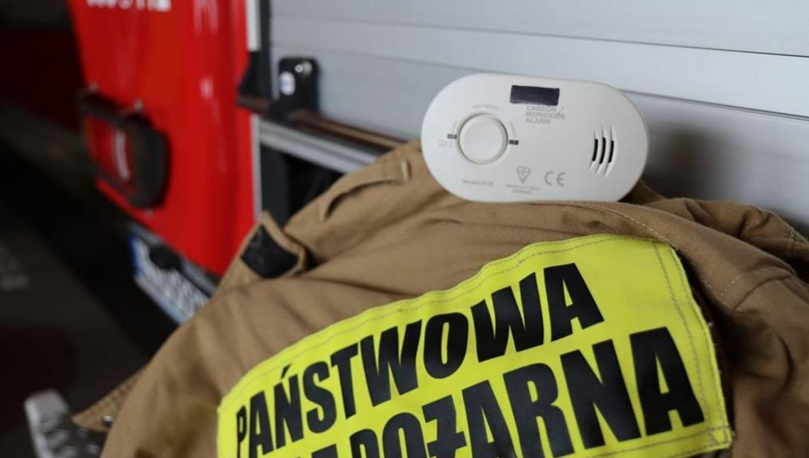 Żona nie miała kontaktu z mężem. Strażacy musieli siłowo wejść do mieszkania